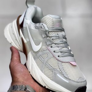 کتونی نایک وی تو کی ران  NIKE V2K RUN  درجه یک 