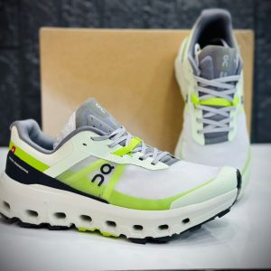 کتونی آن رانینگ On Running سفیدسبز
