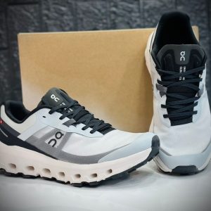 کتونی آن رانینگ On Running سفید