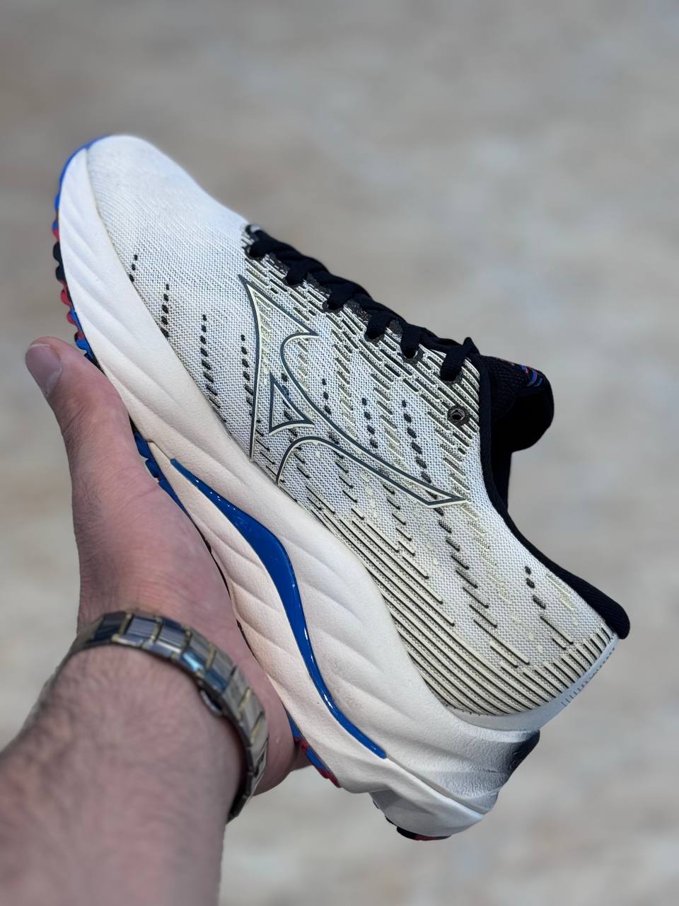 نمای جانبی کفش Mizuno Wave Rider 26