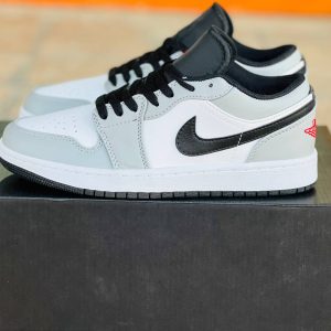 نمای جانبی کفش Nike Jordan Smoke Grey رنگ خاکستری