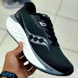 کفش ورزشی Saucony Triumph با بالشتک‌گذاری نرم