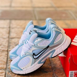 کفش Nike V5 RNR با لوگوی نایک
