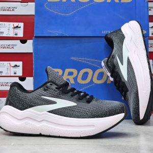 Brooks Glycerin Max 2 با رویه مش تنفسی و طراحی سبک