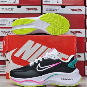 عکس نمای جانبی کتونی نایک ZoomX مناسب استفاده روزمره
