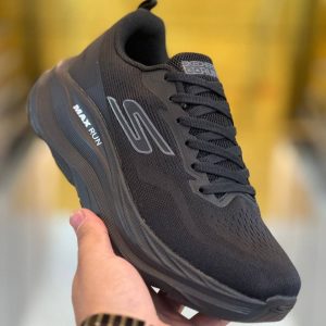 "کفش اسکیچرز Max Run طبی و فوق‌العاده راحت برای پیاده‌روی"