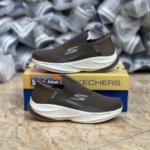 کفش اسکیچرز Slip-Ins بدون بند، مناسب پیاده‌روی روزانه، رنگ قهوه‌ای