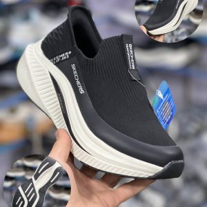 کفش اسکیچرز Slip-Ins Max Cushion مناسب پیاده‌روی روزانه