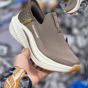 نمای نزدیک رویه بافتی کفش Skechers Max Cushion بدون بند
