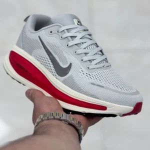 Nike Vomero 18 نمای کامل