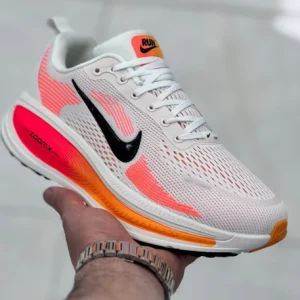 رویه مش تنفس‌پذیر Nike Vomero 18