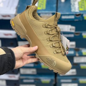 کفش طبیعت‌گردی نورث فیس (The North Face) Glenclyffe Low Trainers با رویه گورتکس و زیره Vibram