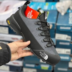 کفش طبیعت‌گردی نورث فیس (The North Face) Glenclyffe Low Trainers با رویه گورتکس و زیره Vibram
