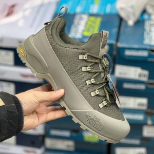 کفش طبیعت‌گردی نورث فیس (The North Face) Glenclyffe Low Trainers با رویه گورتکس و زیره Vibram