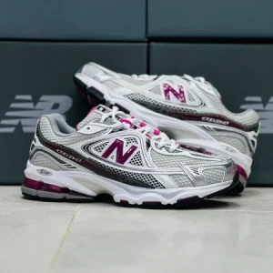 نمای کنار کتونی New Balance 1064 با طراحی راحت و سبک