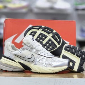 کتونی نایک وی تو کی ران  NIKE V2K RUN درجه یک