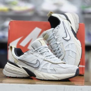 کتونی نایک وی تو کی ران  NIKE V2K RUN درجه یک