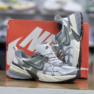 کتونی نایک وی تو کی ران  NIKE V2K RUN درجه یک